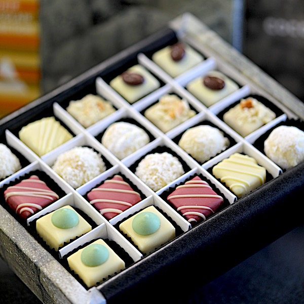 CLASSIC 20 WHITE Chocolate Collection